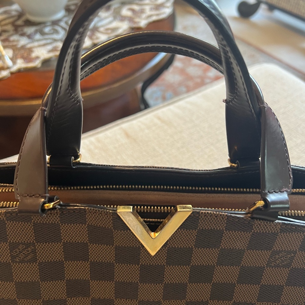 Louis Vuitton, 100% original brown color, gold accessories, shoulder bag